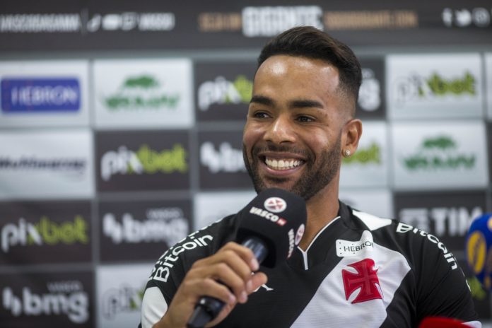 Alex Teixeira é apresentado no Vasco: “Volto querendo mais”