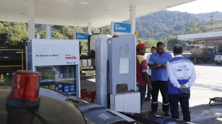 Posto localizado em Teresópolis foi um dos 95 vistoriados em todo o Estado do Rio nesta terça-feira