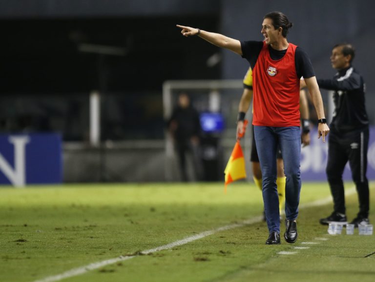 Barbieri critica atuação do VAR contra o Botafogo: “Linha traçada de forma equivocada”