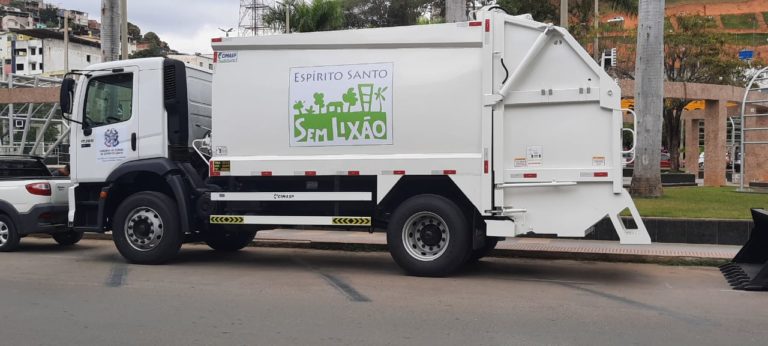 Barra de São Francisco recebe caminhão compactador de lixo da Sedurb em regime de concessão de uso
