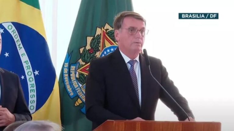 Bolsonaro criticou orçamento engessado e ressaltou não poder ultrapassar limites da Lei de Responsabilidade Fiscal