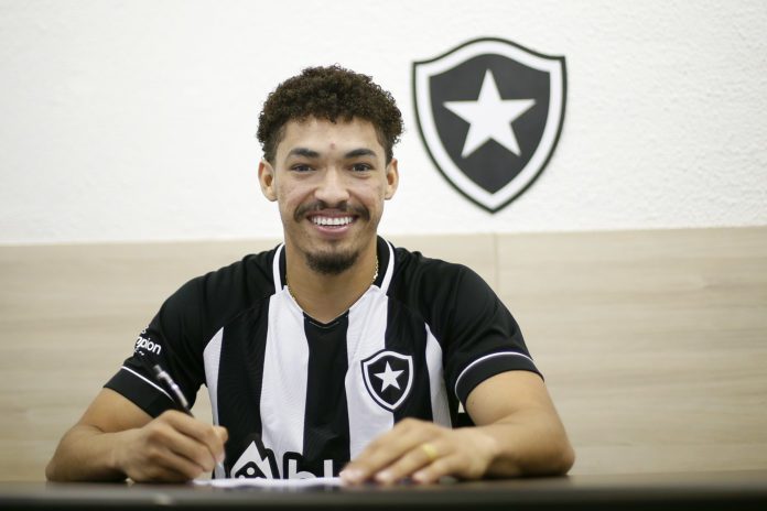 Botafogo acerta contratação do zagueiro Adryelson, que estava livre no mercado