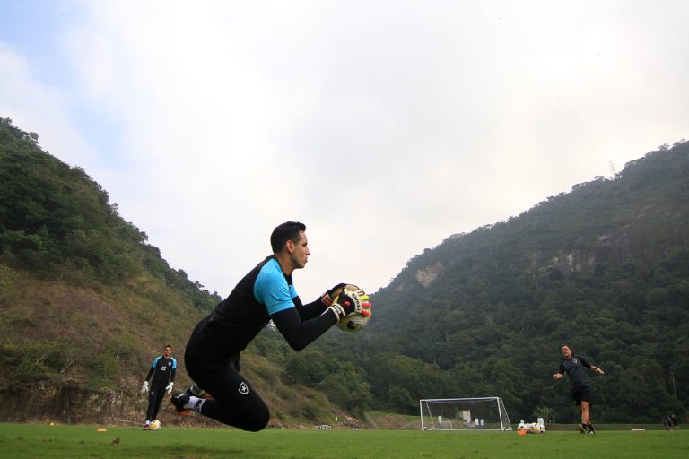 Botafogo segue tranquilo em relação ao assédio sobre Gatito Fernández