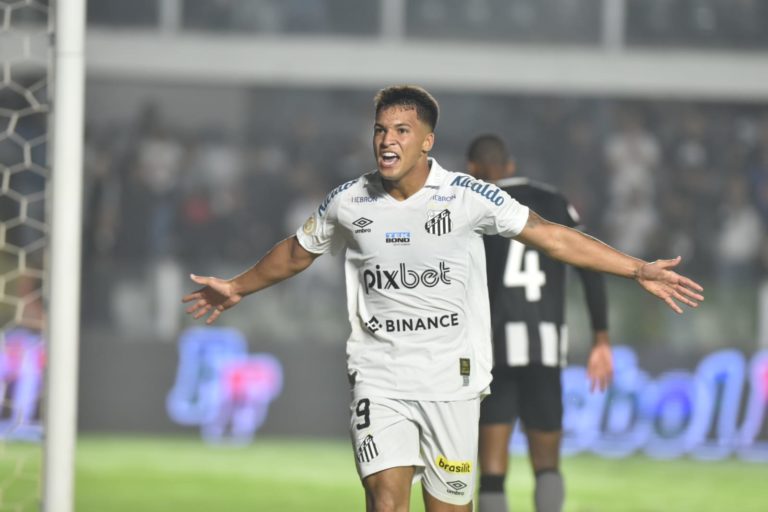 Com Lisca na torcida, Santos vence o Botafogo na Vila Belmiro pelo Brasileirão