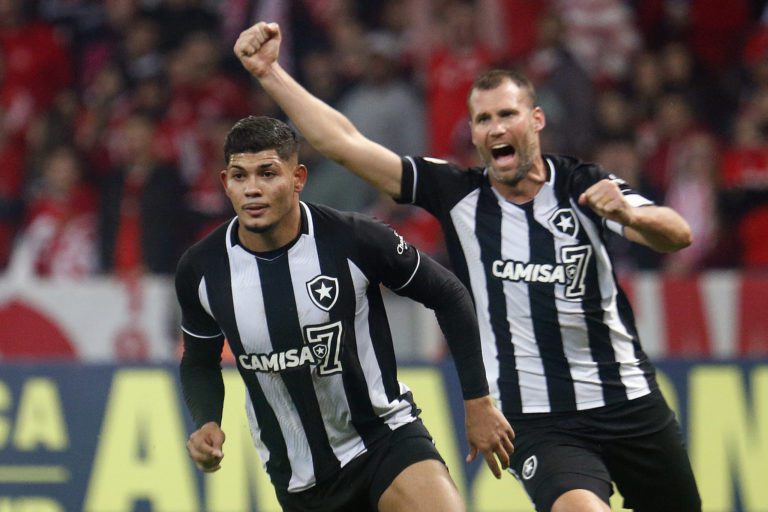 Empresário revela renovação de Erison com Botafogo