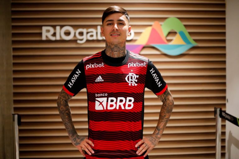 Flamengo anuncia a chegada do volante chileno Erick Pulgar