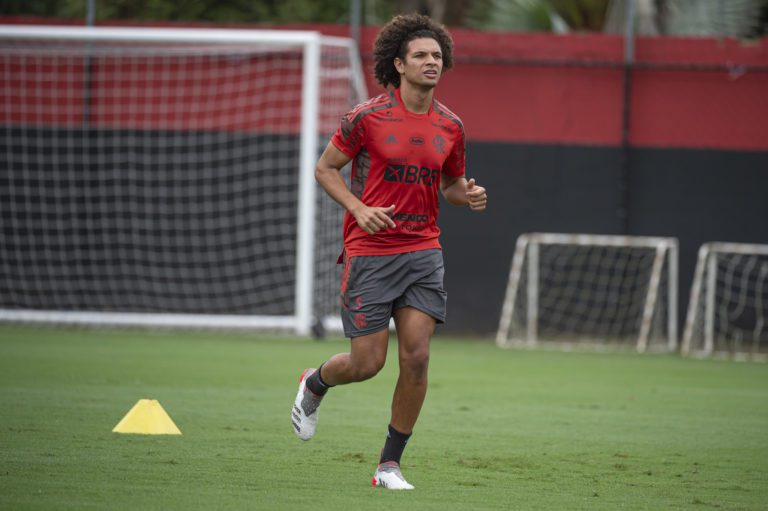 Flamengo conclui transferência de Willian Arão para o Fenerbahçe