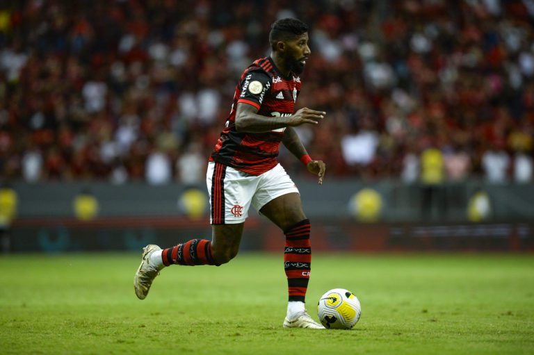 Flamengo decide não renovar contrato do lateral Rodinei