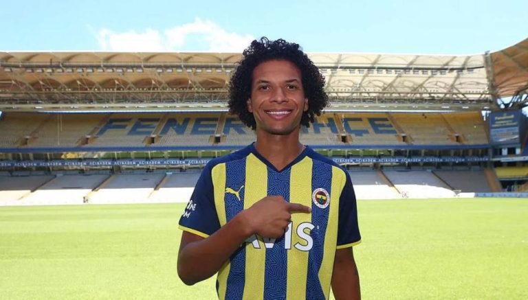 “Vim para dar a minha vida”, promete Arão no Fenerbahçe