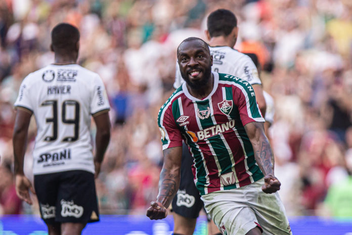 Com time alternativo, Corinthians é dominado e sofre goleada para o Fluminense no Maracanã
