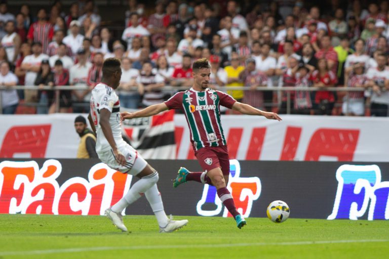 São Paulo empata com Fluminense no Morumbi e perde chance de encostar no G6 do Brasileirão