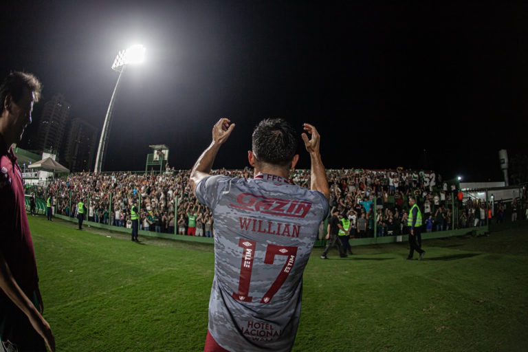 Willian Bigode exalta virada do Fluminense sobre o Goiás
