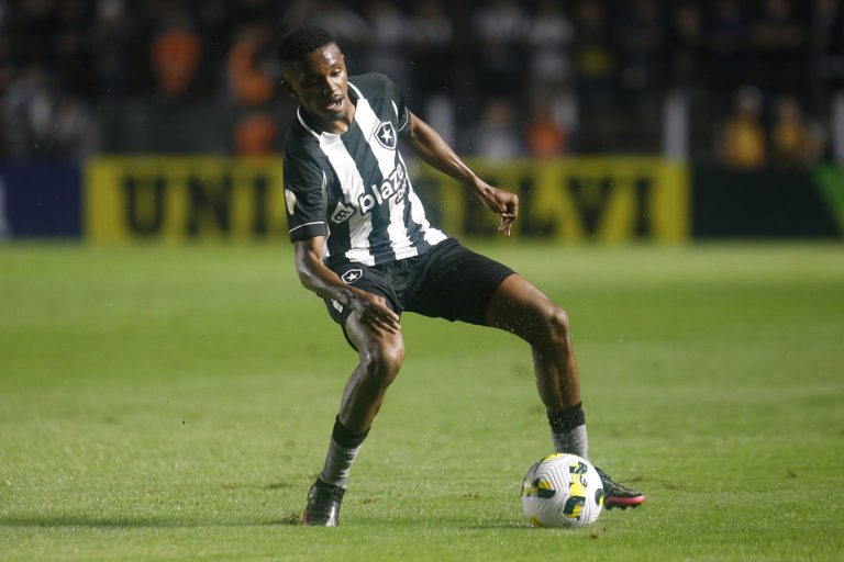 Jeffinho ganha espaço no Botafogo e é elogiado por Luís Castro