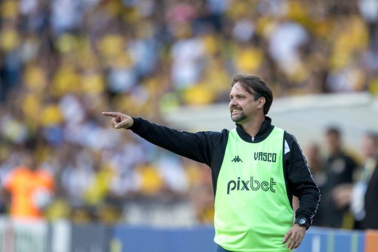 Maurício Souza exalta apoio da torcida do Vasco: “Sempre faz esse show”