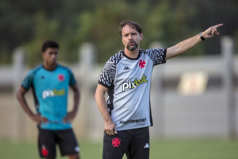 Maurício Souza minimiza vaias da torcida do Vasco: “Não me incomodam”