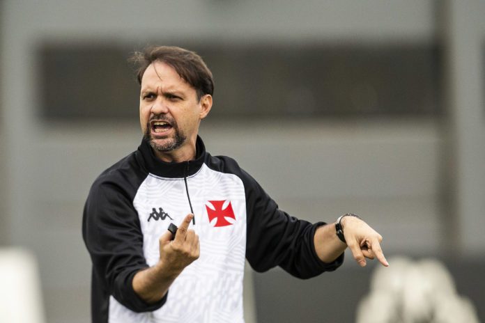 Maurício Souza pode mudar esquema do Vasco contra o Criciúma