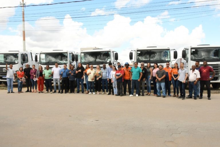 PARCERIA ENTRE A PREFEITURA DE SÃO MATEUS E GOVERNO DO ESTADO: MAIS SEIS CAMINHÕES PIPA VÃO REFORÇAR O ABASTECIMENTO DE ÁGUA NA ZONA RURAL