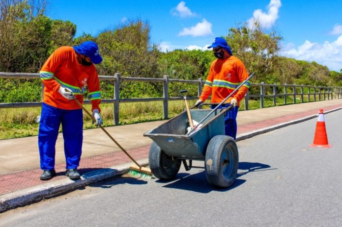 Prefeitura recolhe 4 mil toneladas de lixo no Pontal e mantém serviços de limpeza e conservação no balneário