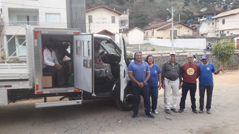 Secretarias de Limpeza Pública e de Obras e Urbanismo recebem caminhões novos para agilizar os trabalhos 