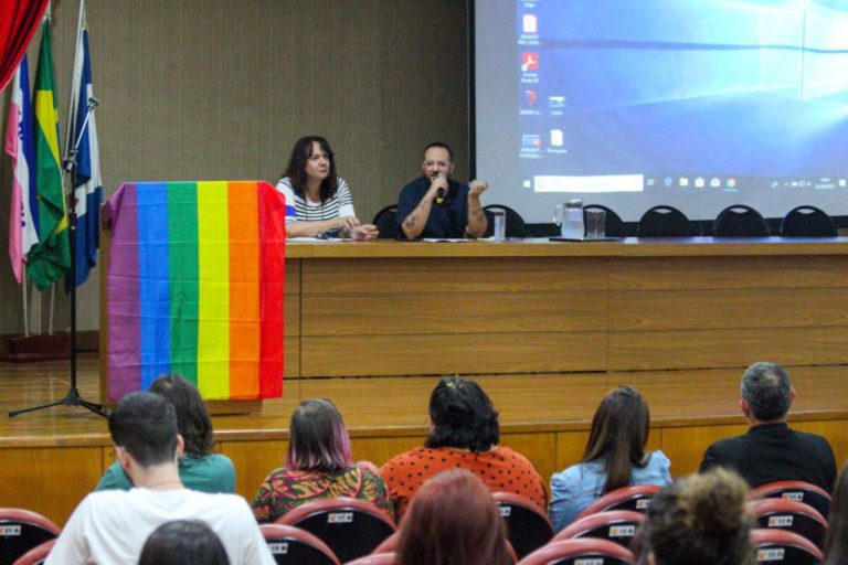 Seminário em Linhares dialoga sobre os direitos e enfrentamento à violência contra a população LGBTQIA+