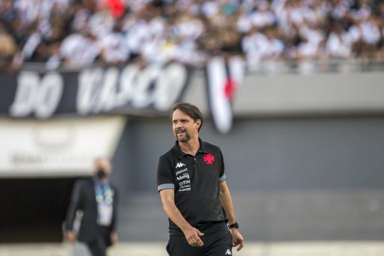 Técnico Maurício Souza é demitido do Vasco após derrota na Série B
