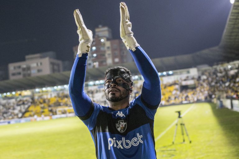 Thiago Rodrigues fala sobre renovação e exalta relação com torcida do Vasco