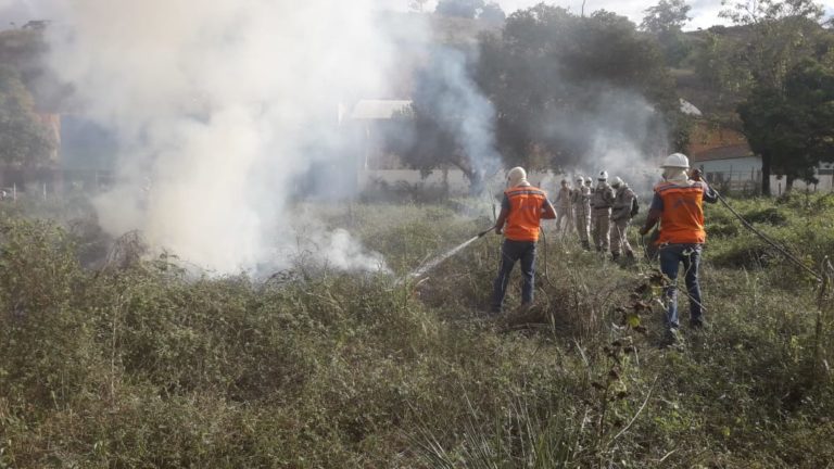 Voluntários do Corpo de Bombeiros fazem palestra e simulado em Barra de São dentro da Operação Bioma