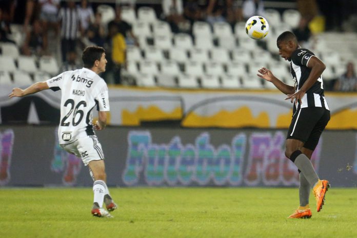 ​​​​​​​Kanu agradece apoio da torcida do Botafogo após derrota para o Atlético-MG