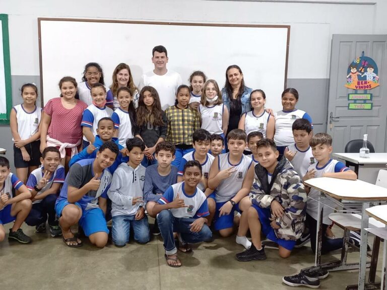 Alunos de escola do bairro Novo Horizonte participam de palestra do Projeto Cuidando do Idoso   		