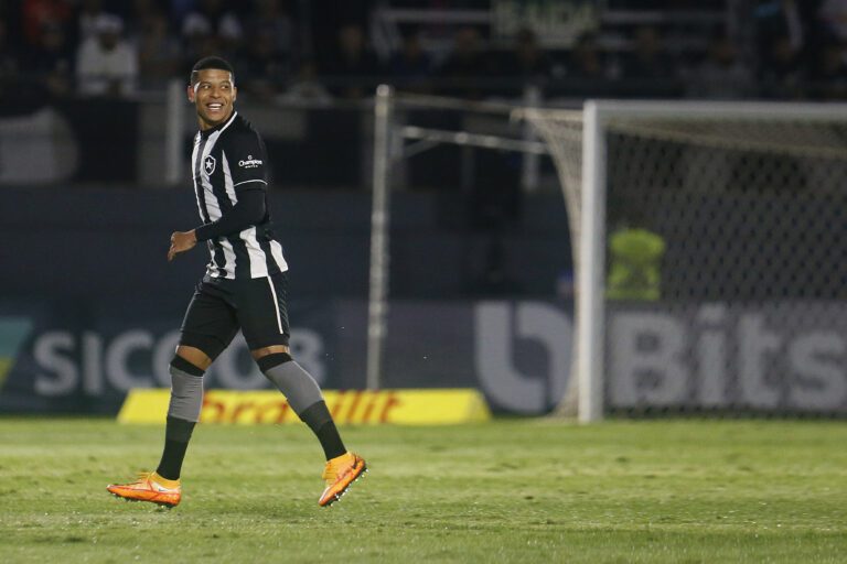 Atacante do Botafogo, Vinícius Lopes deve ser emprestado a clube belga