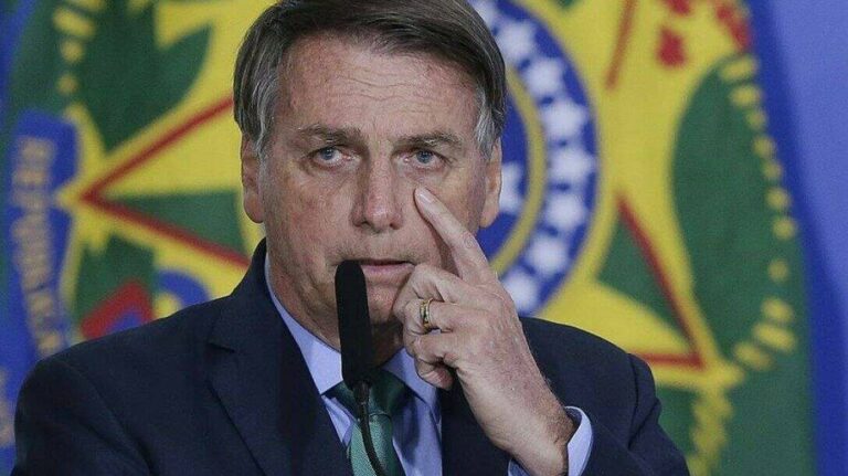 Bolsonaro sanciona LDO; texto prevê salário mínimo de R$ 1.294 em 2023