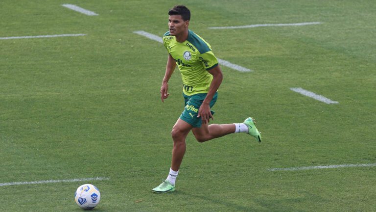 Danilo Barbosa chega ao Rio para assinar contrato com o Botafogo