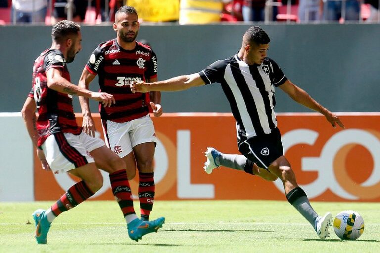 Desfalque na última partida do Botafogo, Erison é dúvida para o clássico contra o Flamengo