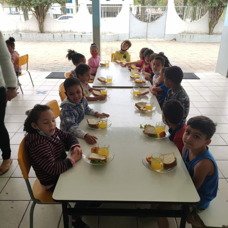 Escolas municipais serviram quase 410 mil refeições, cerca de 3,2 mil diariamente