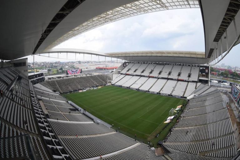 Corinthians e Flamengo fecham acordo por público visitante na Libertadores