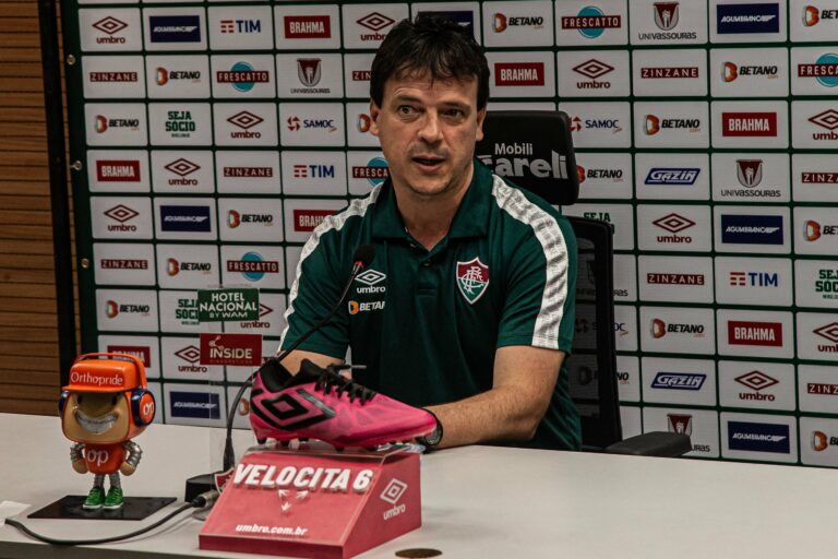 Diniz vê Fluminense confiante para duelo contra o Corinthians