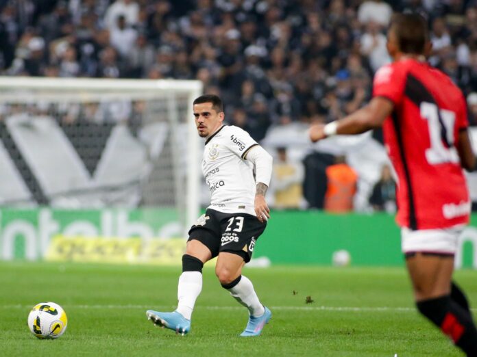 Fagner prega atenção ao Campeonato Brasileiro antes de semi da Copa do Brasil