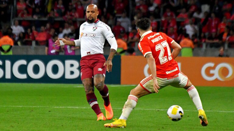 Felipe Melo é criticado pela torcida após falhas em derrota do Fluminense