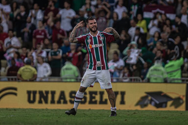 Substituto de Ganso contra o Coritiba, Nathan comemora gol pelo Fluminense