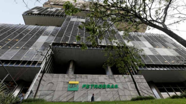 Governo 'causa estranheza' ao manter indicação à Petrobras, diz CVM