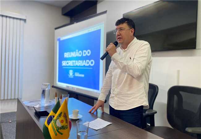 TARDE DE REUNIÃO COM O SECRETARIADO