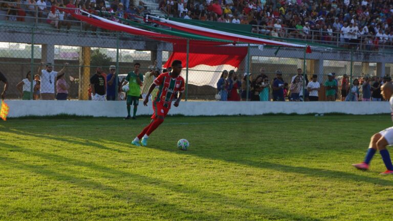 
			Jaguaré goleia São Mateus na estreia da Série B        