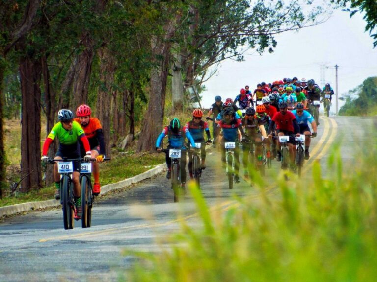 Mais de 1 mil ciclistas participam da 8ª Volta da Lagoa Juparanã