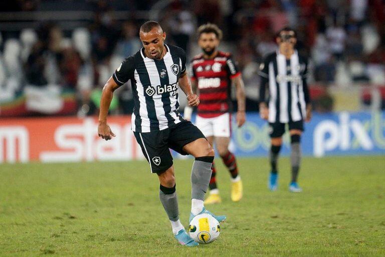 Marçal lamenta derrota do Botafogo e evita falar de rebaixamento