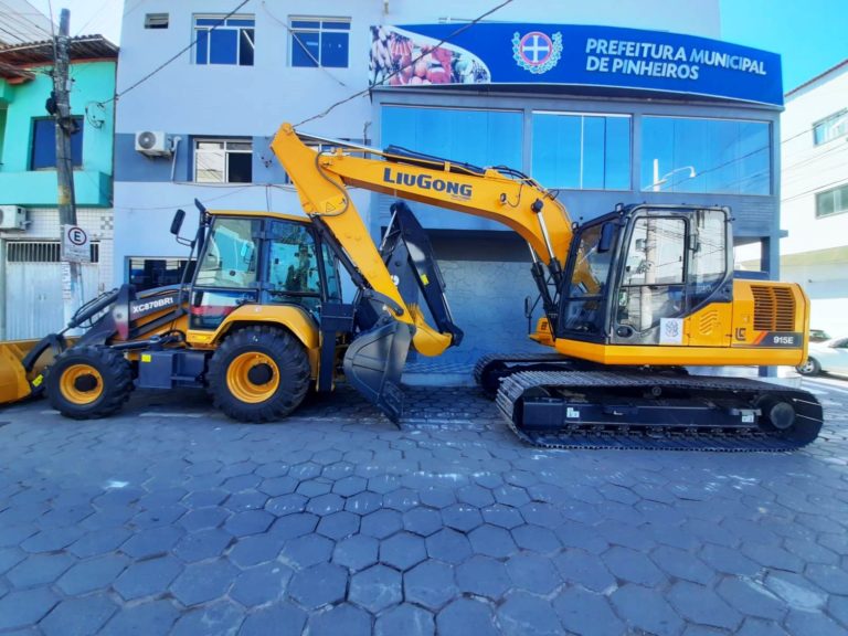 PINHEIROS RECEBE FROTA DE MAQUINÁRIOS 