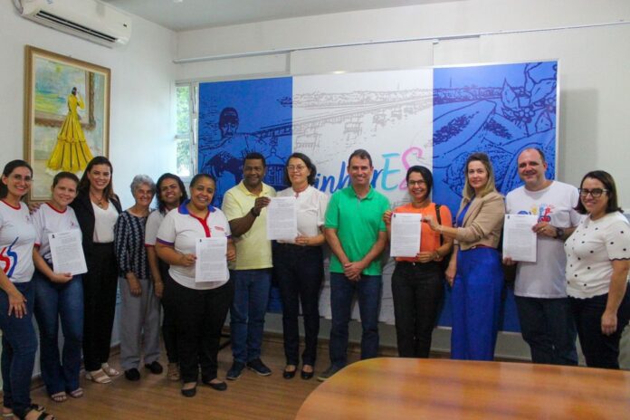 Prefeito repassa recursos financeiros para 5 entidades socioassistenciais