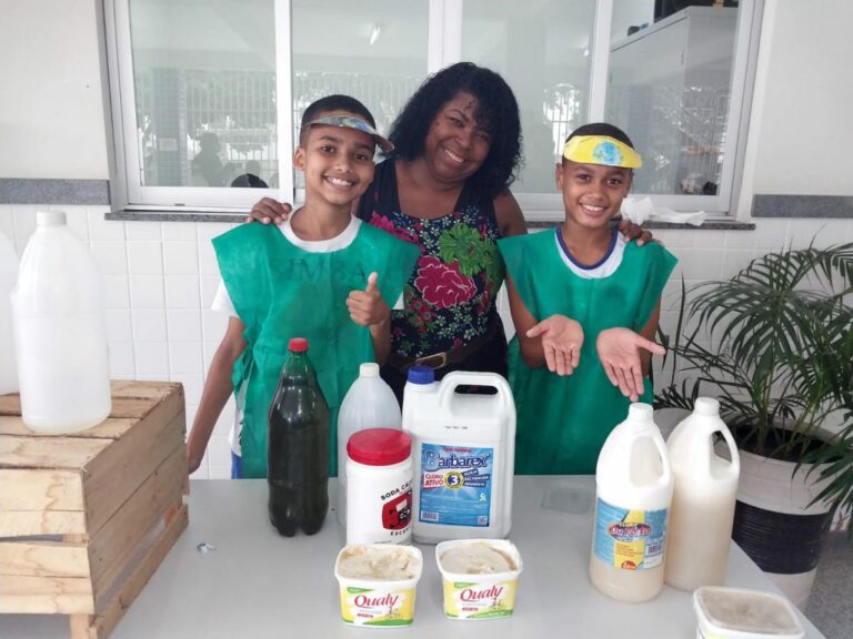 Projeto Comunidade Consciente transforma óleo usado e sobras de alimentos em renda em escola do bairro Interlagos   		