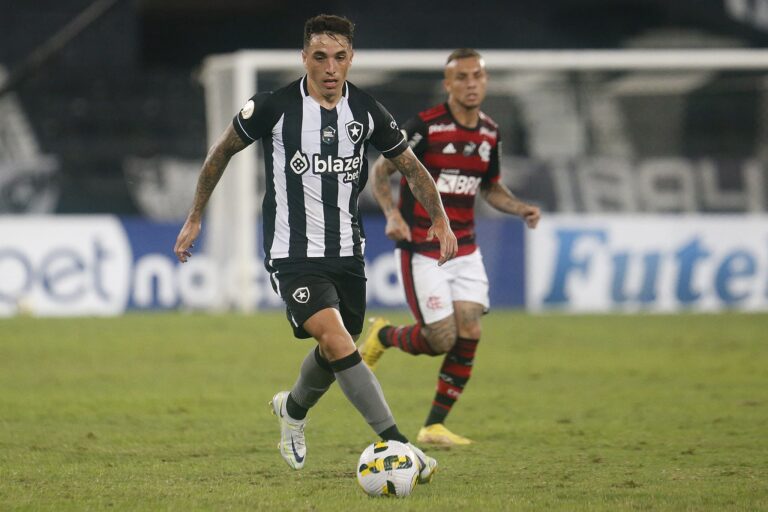 Suspenso, Saravia não atuará pelo Botafogo contra o Fortaleza