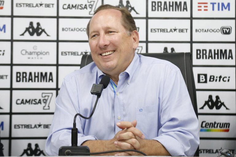 Textor desmente declaração sobre reforços do Botafogo: “Tradutor é um saco”