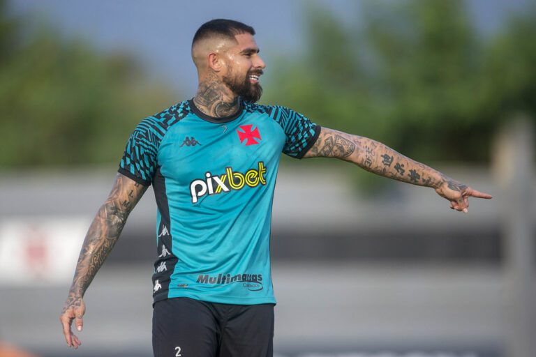 Zagueiro do Vasco, Quintero destaca importância de jogo contra o Bahia pela Série B